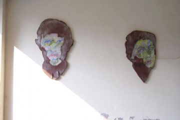 Rappresentazione di parte del museo a cielo aperto "PISCINA ARTE APERTA" - Opere di giovani artisti realizzate dal 1991.<br>Le circa 70 opere esposte lungo un itinerario cittadino disegnano un panorama delle tendenze artistiche piemontesi della fine del Novecento, affiancando artisti di diverse generazioni e scuole di pensiero.